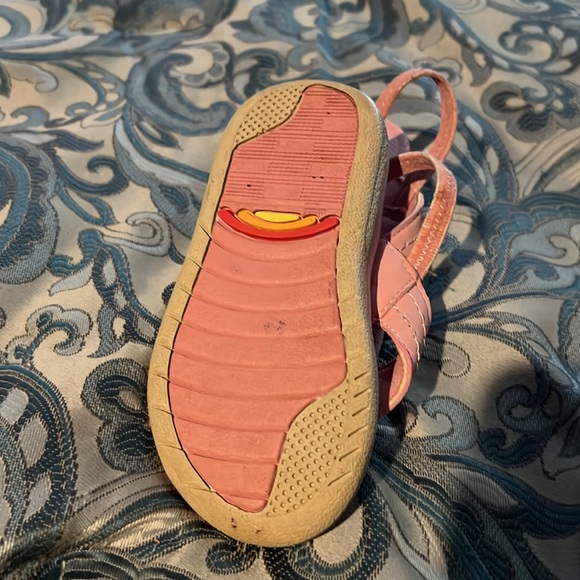 Toddlers pink rainbow flip flops size 7/8. Great used condition - Picture 2 of 7